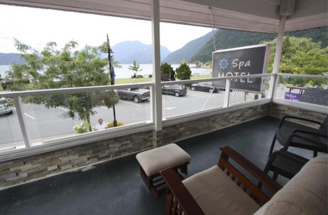 Harrison Spa Motel Harrison Hot Springs Buitenkant foto