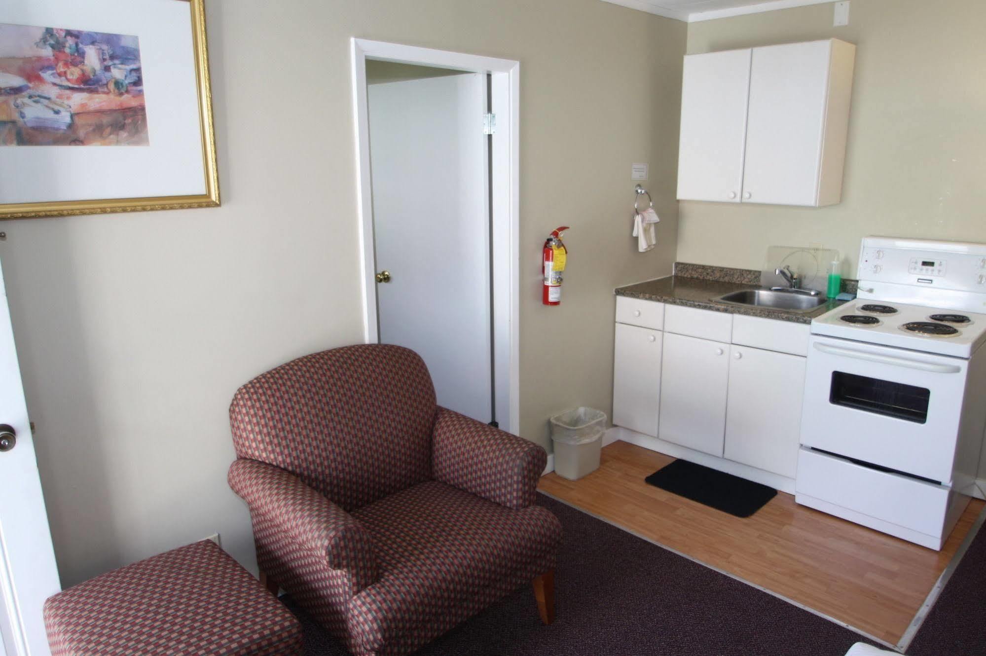 Harrison Spa Motel Harrison Hot Springs Buitenkant foto