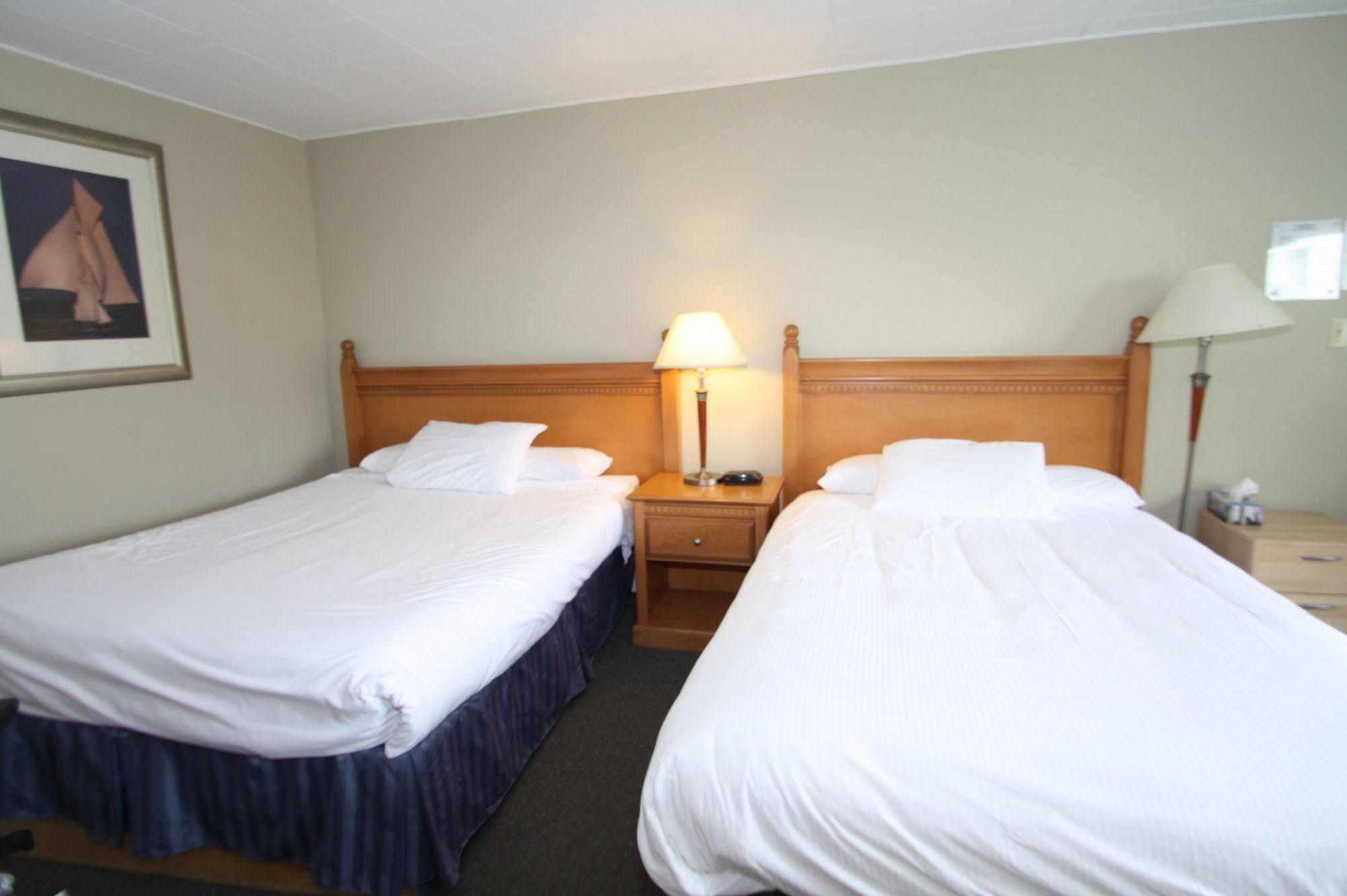 Harrison Spa Motel Harrison Hot Springs Buitenkant foto