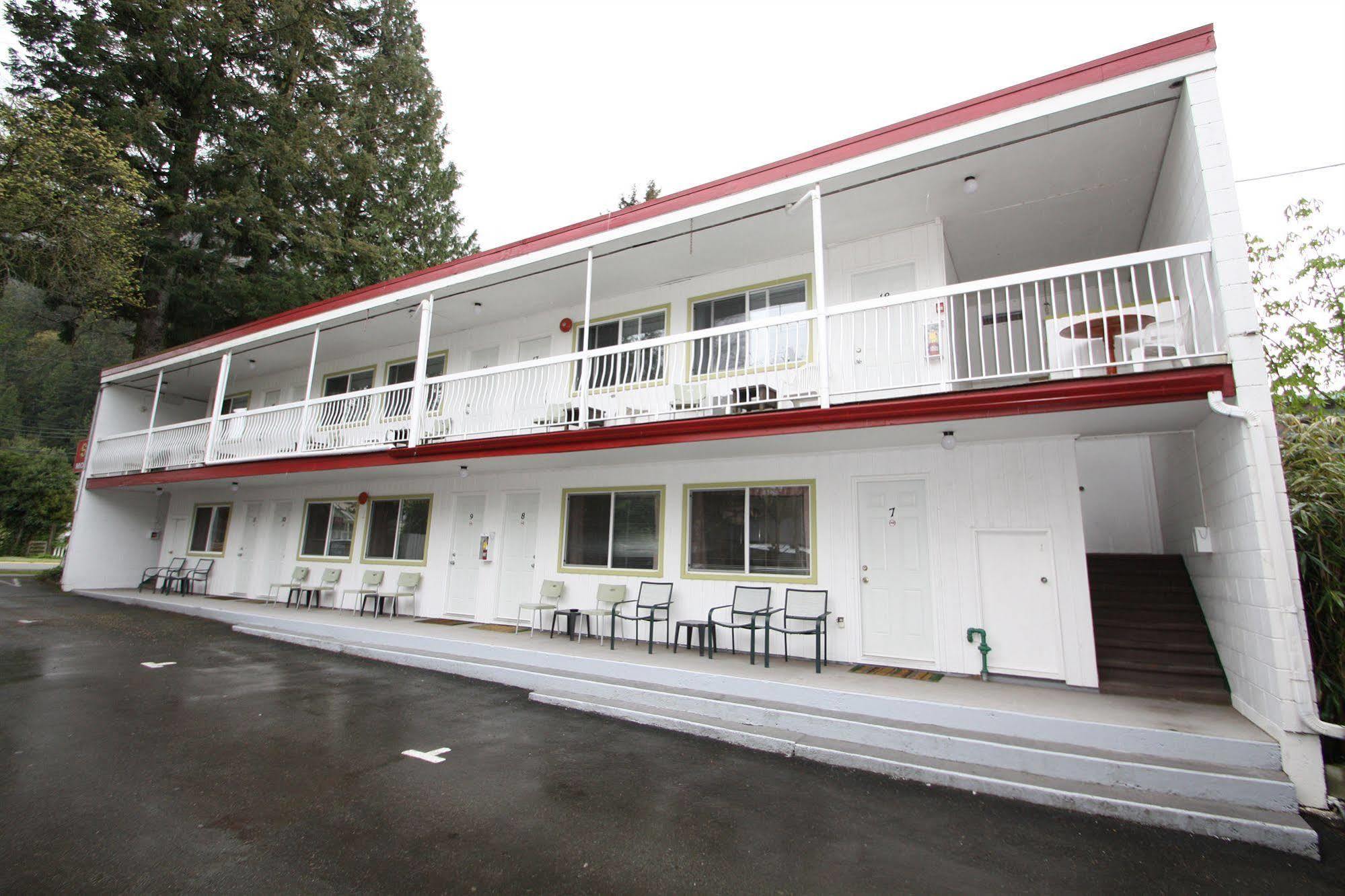 Harrison Spa Motel Harrison Hot Springs Buitenkant foto