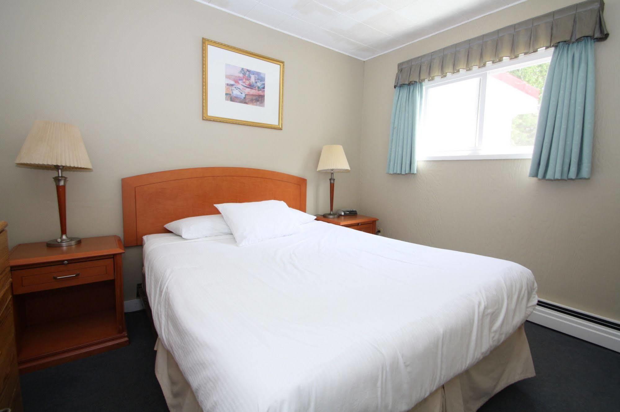 Harrison Spa Motel Harrison Hot Springs Buitenkant foto